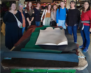 Visite à la tannerie Arnal, première promotion Ecole des artisans- Photo par Bahia Morel P.