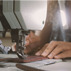 Formations professionnalisantes en maroquinerie et cuir Atelier Julien H- Millau, Aveyron, Occitanie